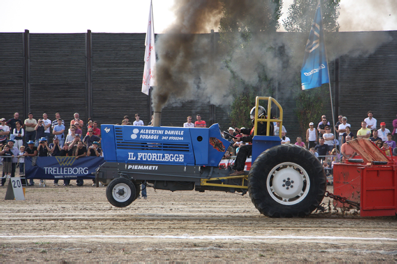 Tractor pulling 15