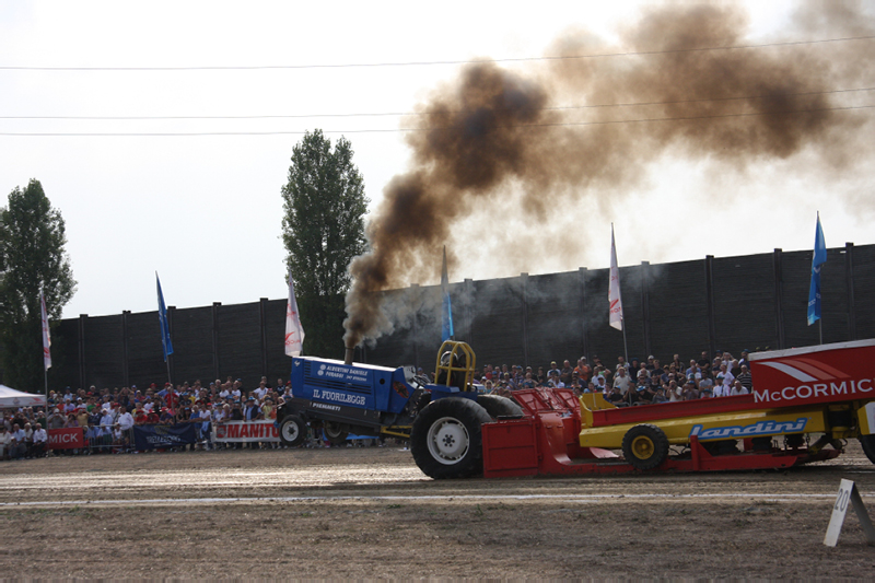 Tractor pulling 17