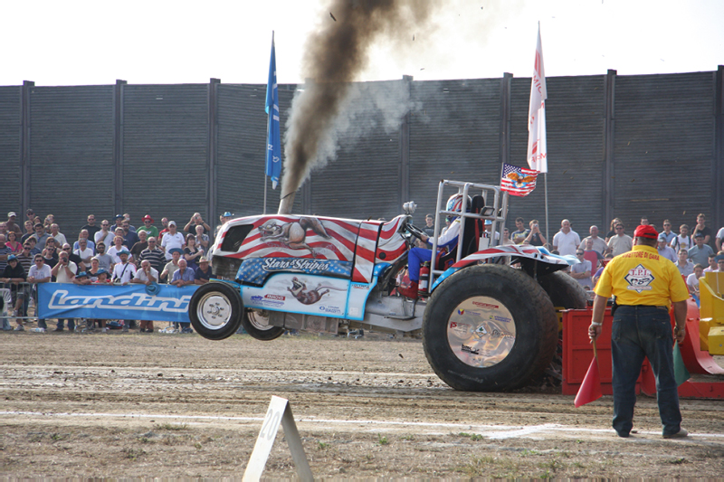 Tractor pulling 2