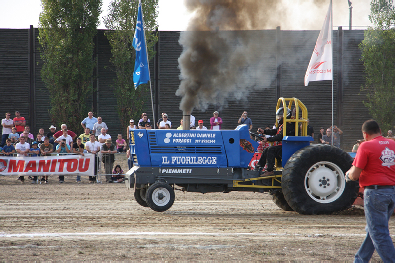 Tractor pulling 4