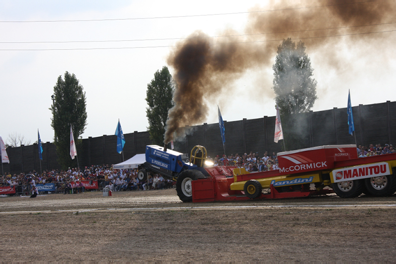 Tractor pulling 8