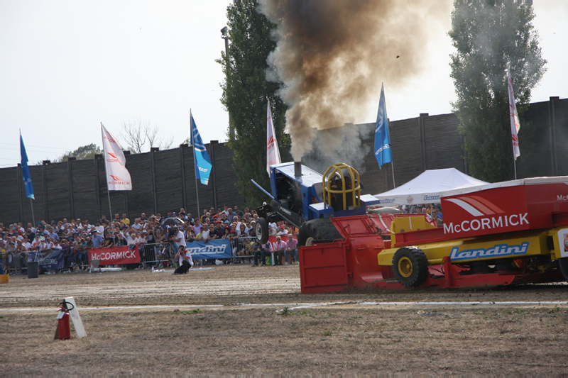 Tractor pulling 9